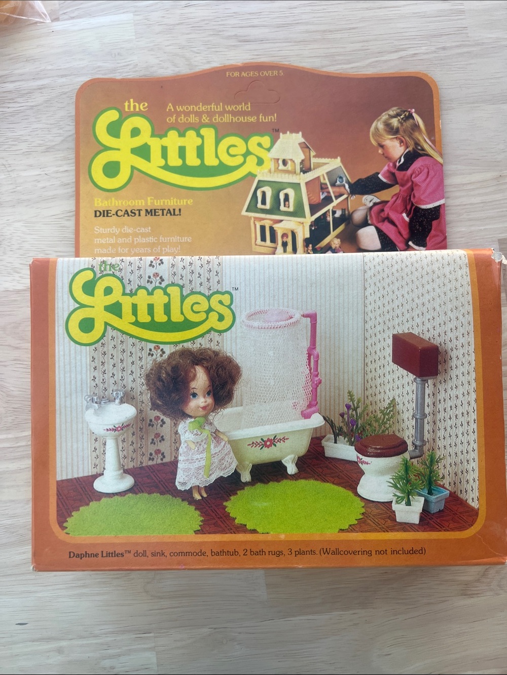 The Littles Bathroom Dollhouse Furniture Set in Sealed Box Daphne